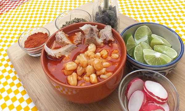 pozole rojo de puerco estilo michoacan