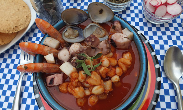 POZOLE ROJO DE MARISCOS